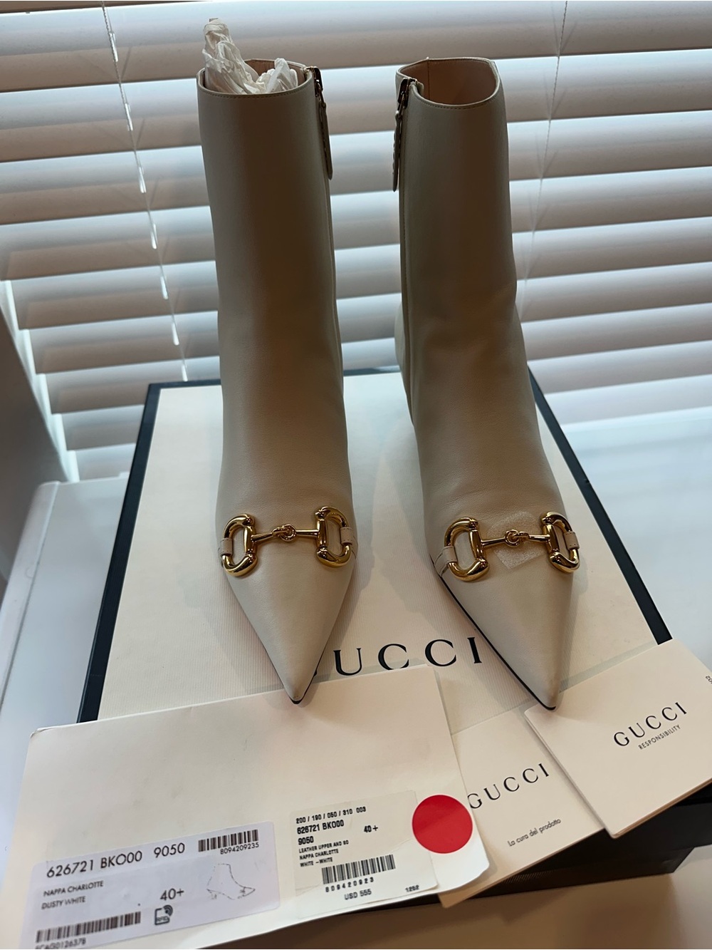 Gucci Dusty White Leather Pointed Toe Ankle Boots with Gold Horsebit Size 40.5